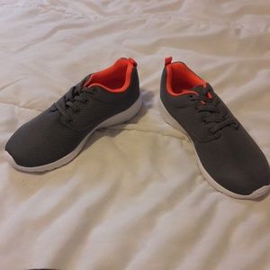 NEW no tie tennis shoe